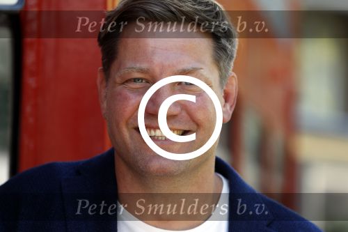 Laren 15 mei 2017
De wereld rond met 80 jarigen van sbs6 gepresenteerd door Dennis v d Geest