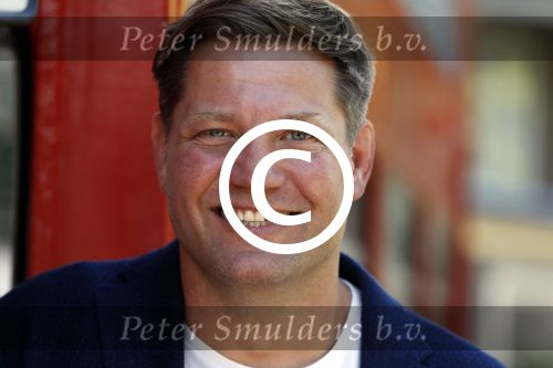 Laren 15 mei 2017
De wereld rond met 80 jarigen van sbs6 gepresenteerd door Dennis v d Geest