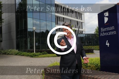 Tiel, 24 Mei 2017
Emile Ratelband bij Advocaten kantoor Bierman in Tiel.
Hun zijn de curator van het faillissement van Peter Jans Rens.