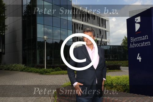 Tiel, 24 Mei 2017
Emile Ratelband bij Advocaten kantoor Bierman in Tiel.
Hun zijn de curator van het faillissement van Peter Jans Rens.