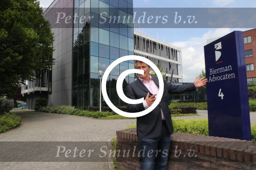 Tiel, 24 Mei 2017
Emile Ratelband bij Advocaten kantoor Bierman in Tiel.
Hun zijn de curator van het faillissement van Peter Jans Rens.
