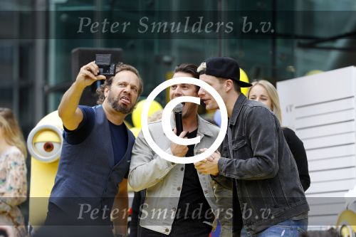 Amsterdam 17 juni 2017
Premiere Verschrikkelijke Ikke in Pathe Arena. Enzo Knol met zijn vriendin Dee spraken een stem in.