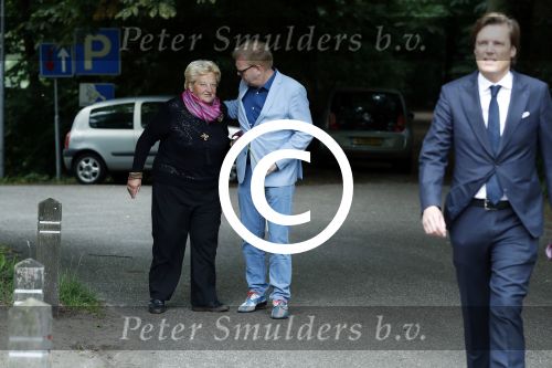 Vught 13 juni 2017
Herdenkingsdienst/ begrafenis van Sandra Reemer in kasteel Maurick. Erica Terpstra met Frits Huffnagels