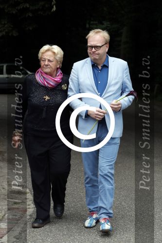 Vught 13 juni 2017
Herdenkingsdienst/ begrafenis van Sandra Reemer in kasteel Maurick. Erica Terpstra met Frits Huffnagels