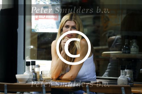 Amsterdam 23 mei 2017 
Estelle Cruijff op terras.