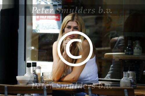 Amsterdam 23 mei 2017 
Estelle Cruijff op terras.