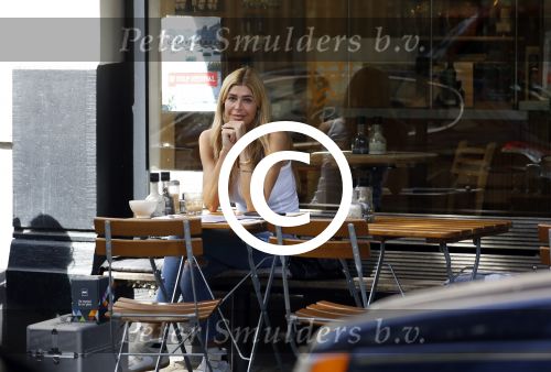 Amsterdam 23 mei 2017 
Estelle Cruijff op terras.