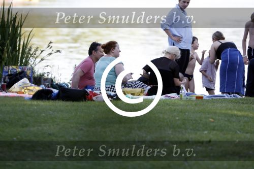 Amsterdam Amsterdamse Bos 17 juni 2017
Vincent Croiset met zijn zoons , zijn vriendin Tina de Bruin en hun baby Teddy , Annemarie Jung en Eva v d Gught met man en dochter