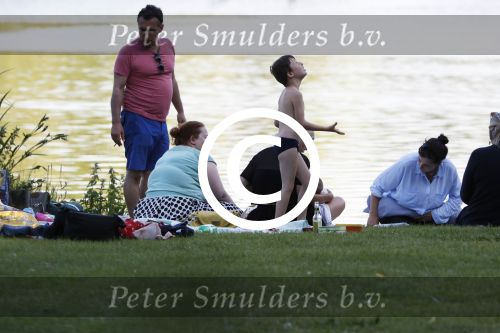 Amsterdam Amsterdamse Bos 17 juni 2017
Vincent Croiset met zijn zoons , zijn vriendin Tina de Bruin en hun baby Teddy , Annemarie Jung en Eva v d Gught met man en dochter