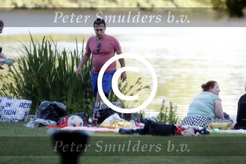 Amsterdam Amsterdamse Bos 17 juni 2017
Vincent Croiset met zijn zoons , zijn vriendin Tina de Bruin en hun baby Teddy , Annemarie Jung en Eva v d Gught met man en dochter