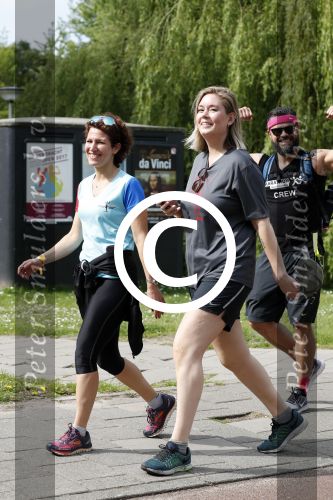 Amsterdam 17 mei 2017
Evelien de Bruijn en Bibian Mentel lopen mee in de marathon voor het Nederlands Kankerfonds (KWF). Vertrek wan bij het Antoni v Leeuwenhoek