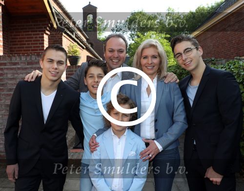 Fijnaart,21 Mei 2017
Eerste Heilige Communie van Lucas Bauer
Frans Bauer met Mariska Bauer Christiaan Bauer Jan Bauer Frans Bauer en Lucas