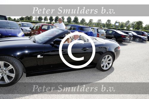 Haarzuilens 21 juni 2017
Haringparty bij kasteel de Haar. Frits Kroymans arriveert met zijn dochter in jaguar cabrio