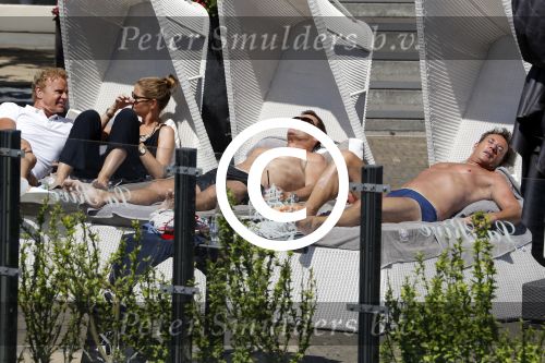 Amsterdam 26 mei 2017
De toppers Gerard Joling en Jeroen v d Boom met zijn vrouw Dani en Wino Omtzigt in hetb zonnetje bij het Amstel Hotel