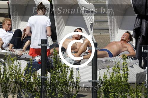 Amsterdam 26 mei 2017
De toppers Gerard Joling en Jeroen v d Boom met zijn vrouw Dani en Wino Omtzigt in hetb zonnetje bij het Amstel Hotel