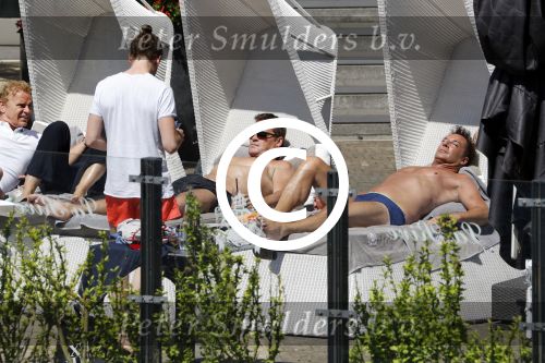 Amsterdam 26 mei 2017
De toppers Gerard Joling en Jeroen v d Boom met zijn vrouw Dani en Wino Omtzigt in hetb zonnetje bij het Amstel Hotel