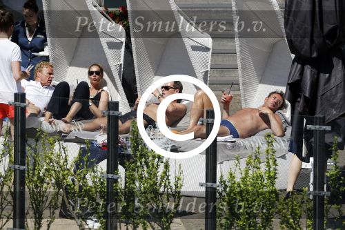 Amsterdam 26 mei 2017
De toppers Gerard Joling en Jeroen v d Boom met zijn vrouw Dani en Wino Omtzigt in hetb zonnetje bij het Amstel Hotel