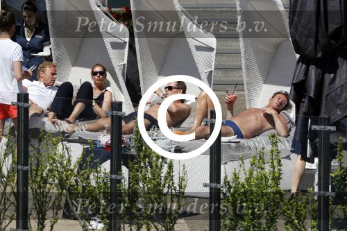 Amsterdam 26 mei 2017
De toppers Gerard Joling en Jeroen v d Boom met zijn vrouw Dani en Wino Omtzigt in hetb zonnetje bij het Amstel Hotel