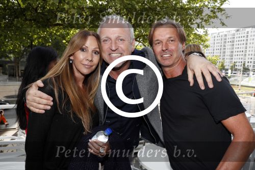 Rotterdam 16 juni 2017
Opening blushing Rotterdam van Gordon . Gordon met Bennie Dekker en zijn vrouw