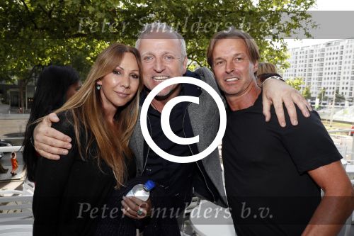 Rotterdam 16 juni 2017
Opening blushing Rotterdam van Gordon . Gordon met Bennie Dekker en zijn vrouw