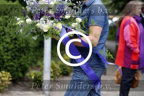 Vught 13 juni 2017
Herdenkingsdienst/ begrafenis van Sandra Reemer in kasteel Maurick. bloemen van Gordon