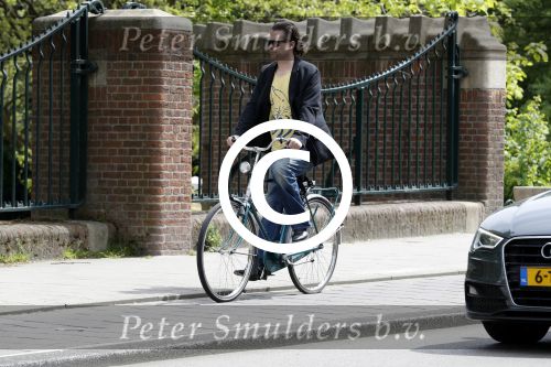 Amsterdam 23 mei 2017
Hans Teeuwen op de fiets in Amsterdam