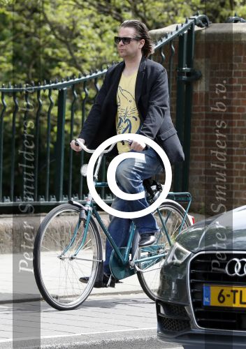 Amsterdam 23 mei 2017
Hans Teeuwen op de fiets in Amsterdam
