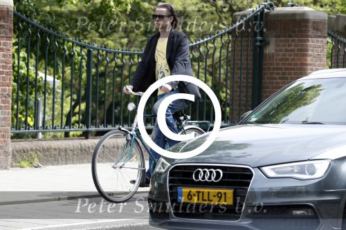 Amsterdam 23 mei 2017
Hans Teeuwen op de fiets in Amsterdam