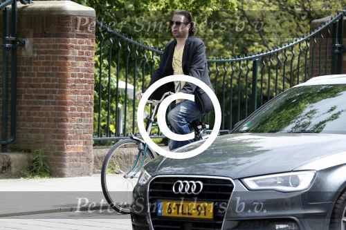 Amsterdam 23 mei 2017
Hans Teeuwen op de fiets in Amsterdam