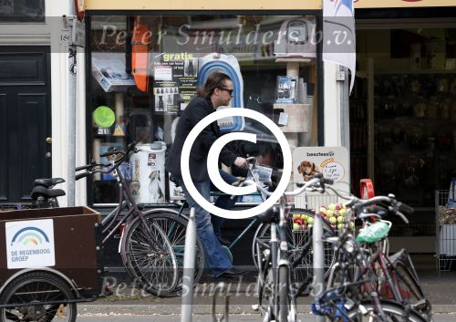Amsterdam 23 mei 2017
Hans Teeuwen op de fiets in Amsterdam