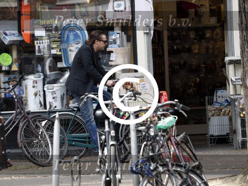 Amsterdam 23 mei 2017
Hans Teeuwen op de fiets in Amsterdam
