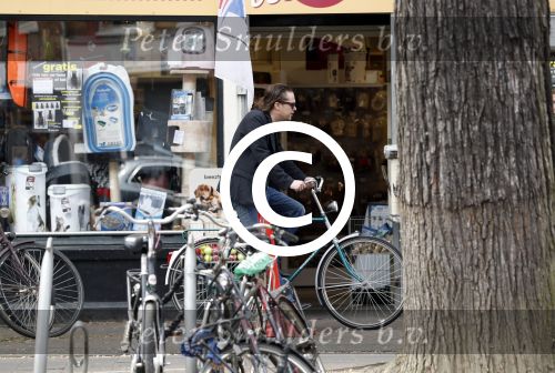 Amsterdam 23 mei 2017
Hans Teeuwen op de fiets in Amsterdam