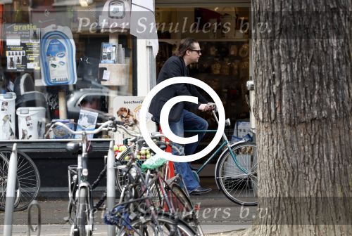 Amsterdam 23 mei 2017
Hans Teeuwen op de fiets in Amsterdam