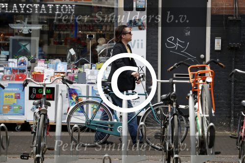 Amsterdam 23 mei 2017
Hans Teeuwen op de fiets in Amsterdam