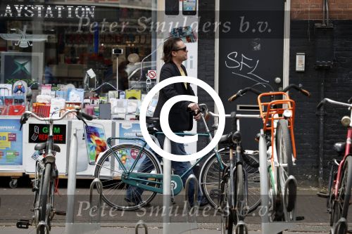 Amsterdam 23 mei 2017
Hans Teeuwen op de fiets in Amsterdam