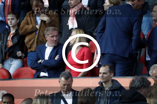 Rotterdam 9 juni 2017Hans v Breukelen met zijn vriendin Carolein op de trivbune bij Nederland - Luxemburg in de kuip