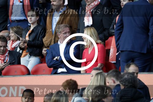 Rotterdam 9 juni 2017Hans v Breukelen met zijn vriendin Carolein op de trivbune bij Nederland - Luxemburg in de kuip