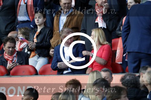 Rotterdam 9 juni 2017Hans v Breukelen met zijn vriendin Carolein op de trivbune bij Nederland - Luxemburg in de kuip
