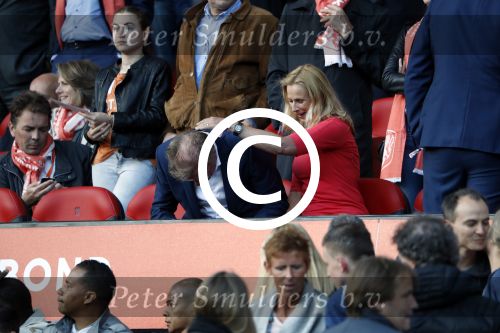 Rotterdam 9 juni 2017Hans v Breukelen met zijn vriendin Carolein op de trivbune bij Nederland - Luxemburg in de kuip