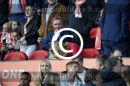 Rotterdam 9 juni 2017Hans v Breukelen met zijn vriendin Carolein op de trivbune bij Nederland - Luxemburg in de kuip