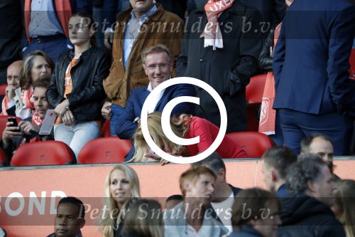 Rotterdam 9 juni 2017Hans v Breukelen met zijn vriendin Carolein op de trivbune bij Nederland - Luxemburg in de kuip