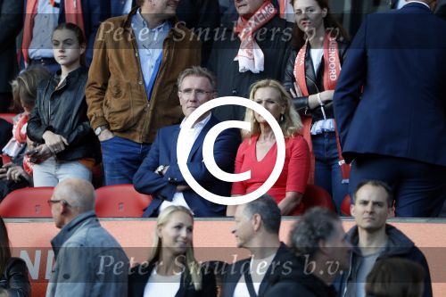 Rotterdam 9 juni 2017Hans v Breukelen met zijn vriendin Carolein op de trivbune bij Nederland - Luxemburg in de kuip