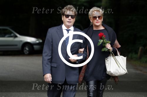 Vught 13 juni 2017
Herdenkingsdienst/ begrafenis van Sandra Reemer in kasteel Maurick. Hans v Hemert met partner