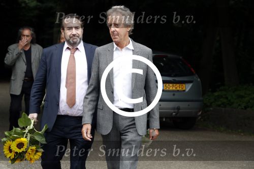 Vught 13 juni 2017
Herdenkingsdienst/ begrafenis van Sandra Reemer in kasteel Maurick. hans v Willgenburg met Marc v d Linden
