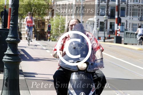 Amsterdam 26 mei 2017
Henk Schiffmacher op zijn scooter