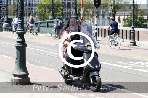 Amsterdam 26 mei 2017
Henk Schiffmacher op zijn scooter