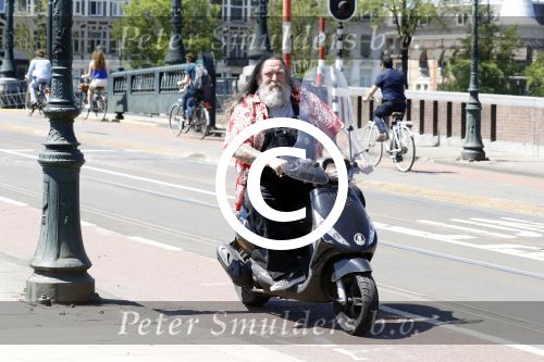 Amsterdam 26 mei 2017
Henk Schiffmacher op zijn scooter