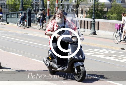 Amsterdam 26 mei 2017
Henk Schiffmacher op zijn scooter