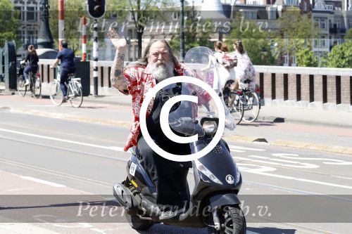 Amsterdam 26 mei 2017
Henk Schiffmacher op zijn scooter