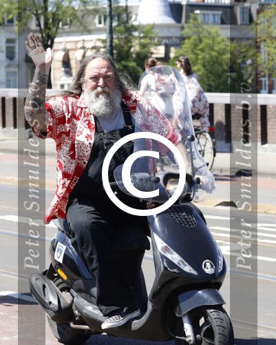 Amsterdam 26 mei 2017
Henk Schiffmacher op zijn scooter